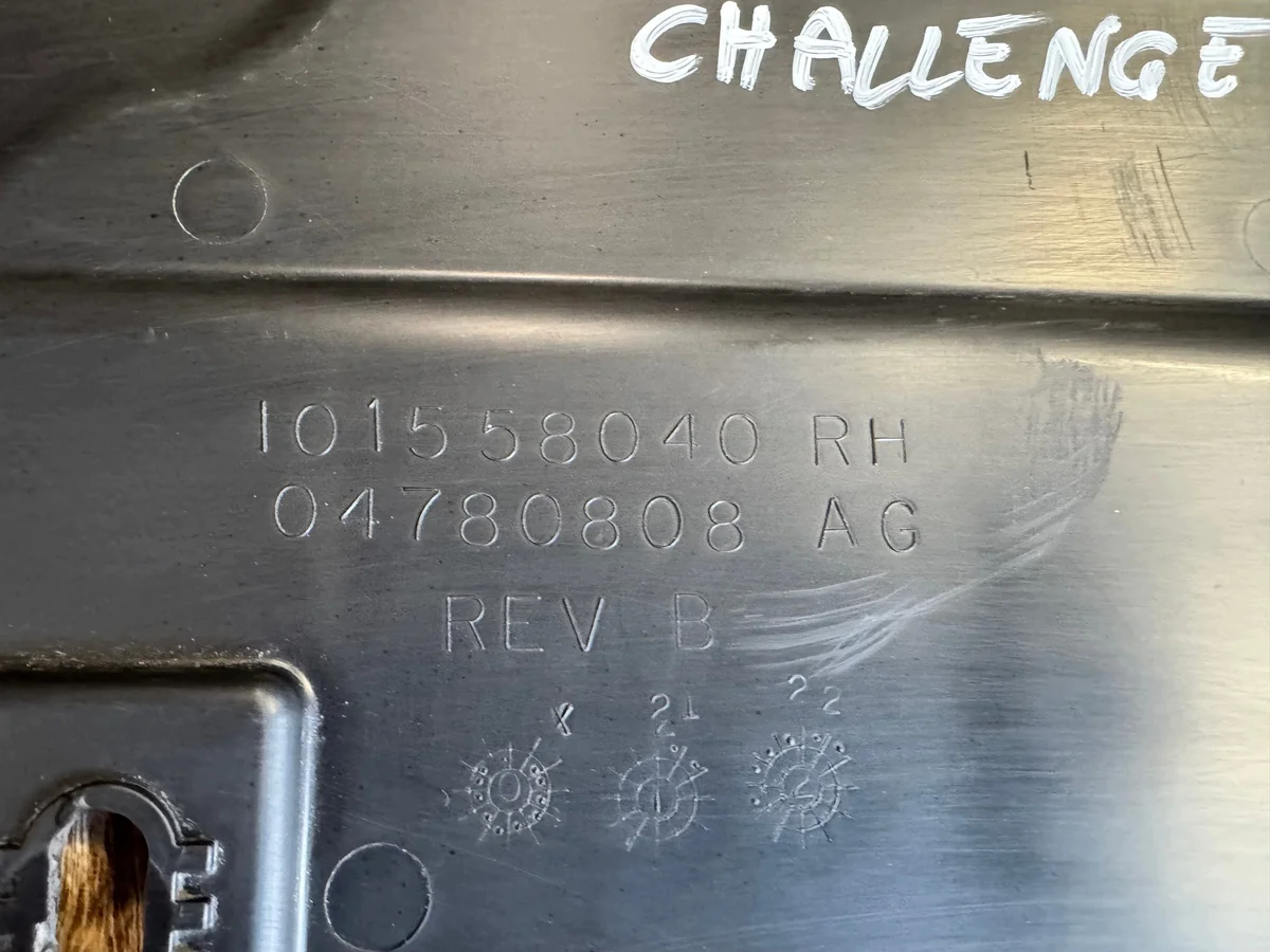 Dodge Challenger Underkåpa Höger/Vänster 2015+ image 5