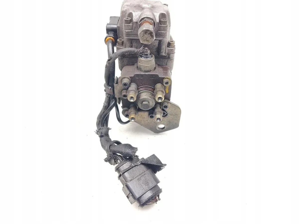 Volkswagen 038130107B Injection Pump Used image 6