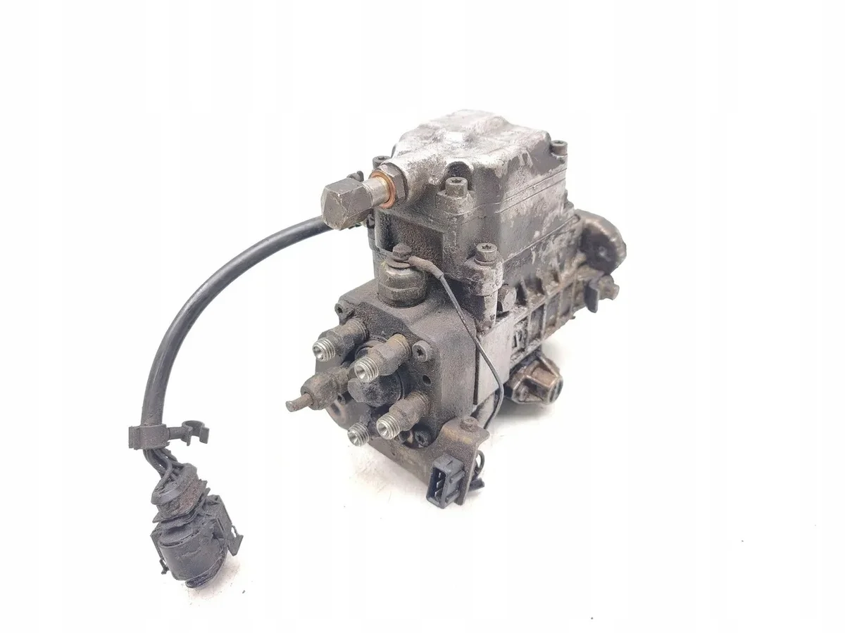 Volvo V70 I 2.5 TDI polttoainepumppu 074130110M image 3
