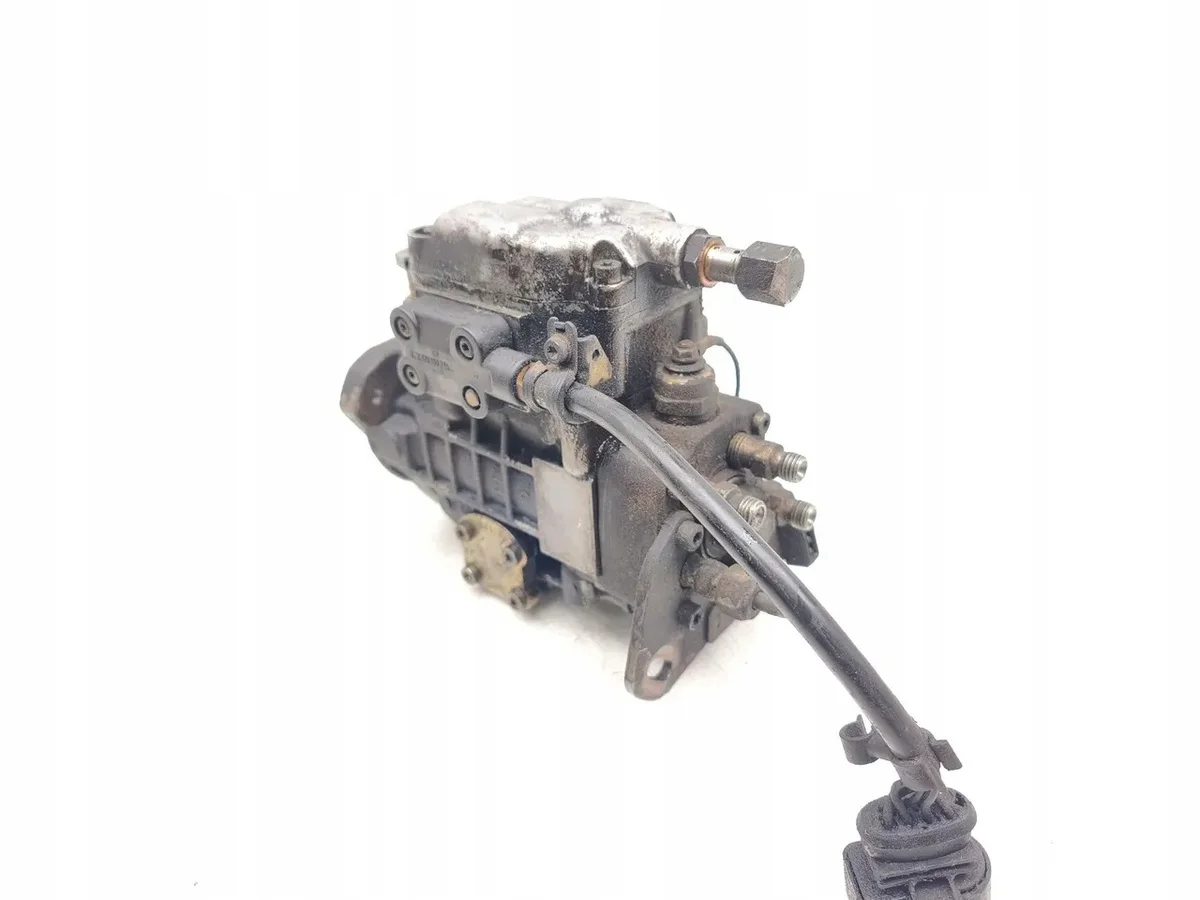 Volvo V70 I 2.5 TDI polttoainepumppu 074130110M image 4