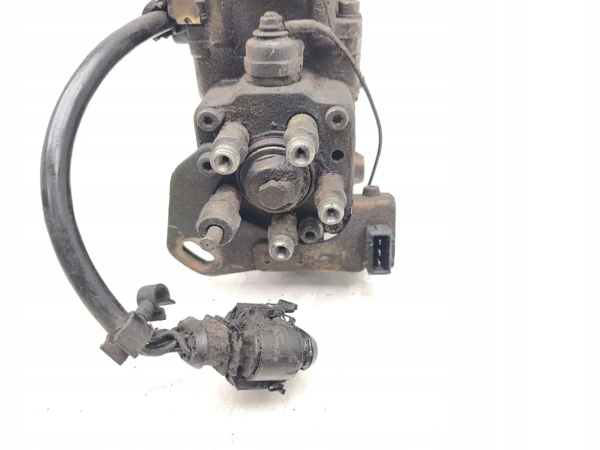 Volvo V70 I 2.5 TDI polttoainepumppu 074130110M image 6