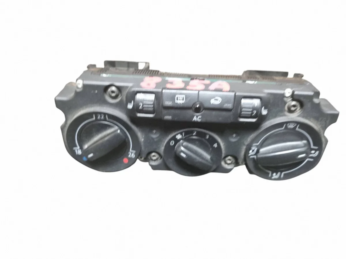 VW Golf V Climate Control Panel 1K0820047