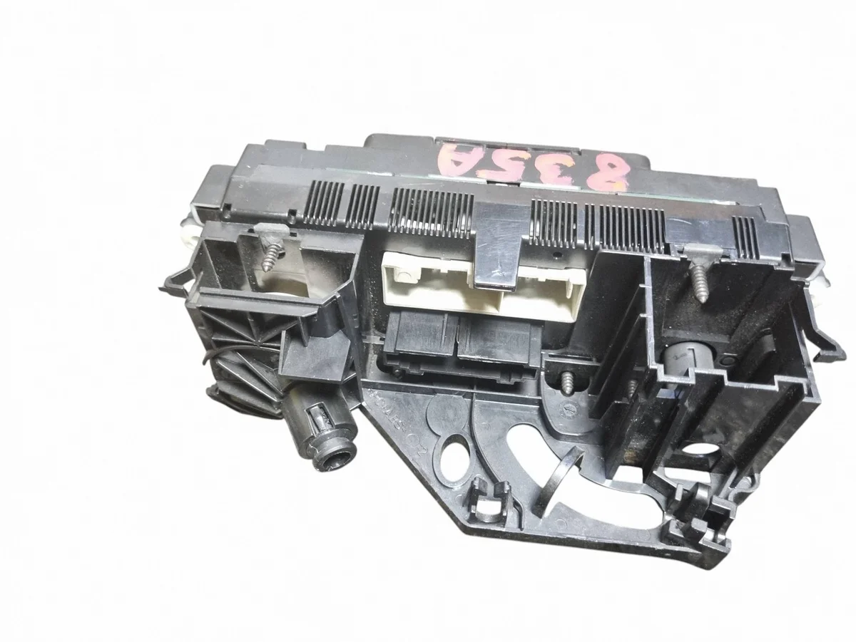 Bedienteil Klimaanlage VW Golf V 1K0820047 image 7