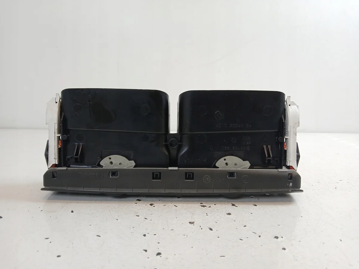 VW Passat B5 Lüftungsgitter Mittel 3B0819728A thumbnail 6