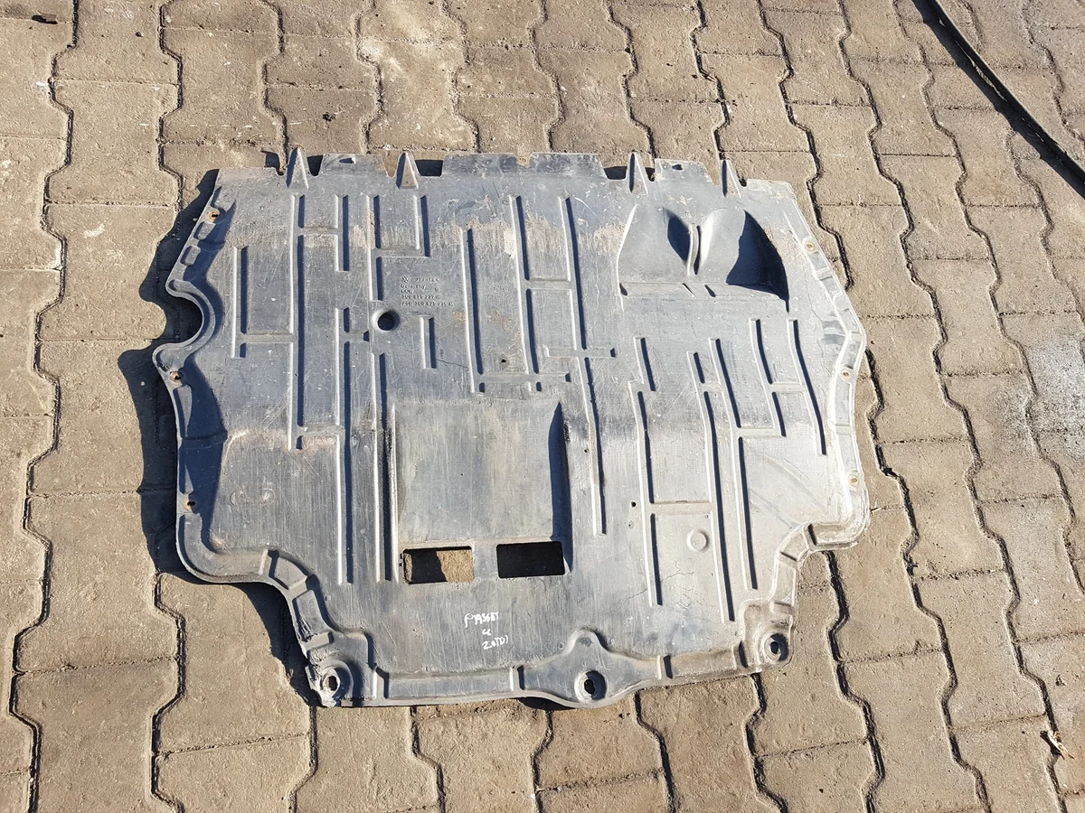 VW Passat B7 10-14 CC TDI Engine Cover 3C0825237H