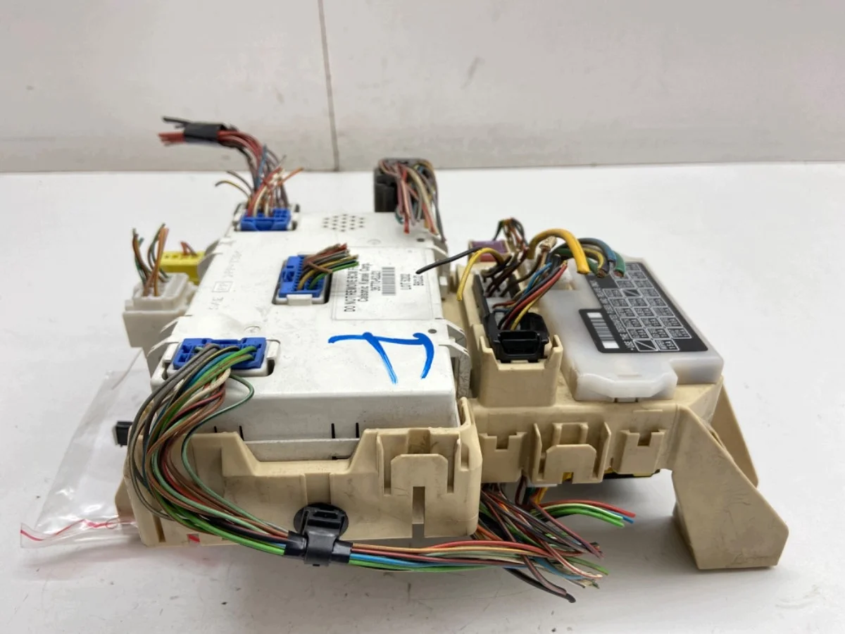 BCM Modul Suzuki Swift III 36770-62J21 image 3