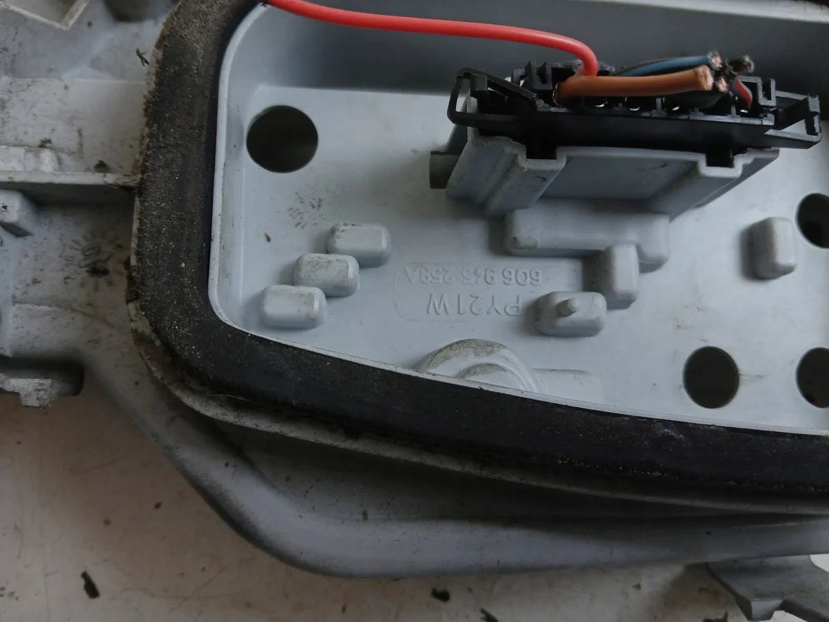 VW POLO 9N Insert Lampe Arrière Droit image 4