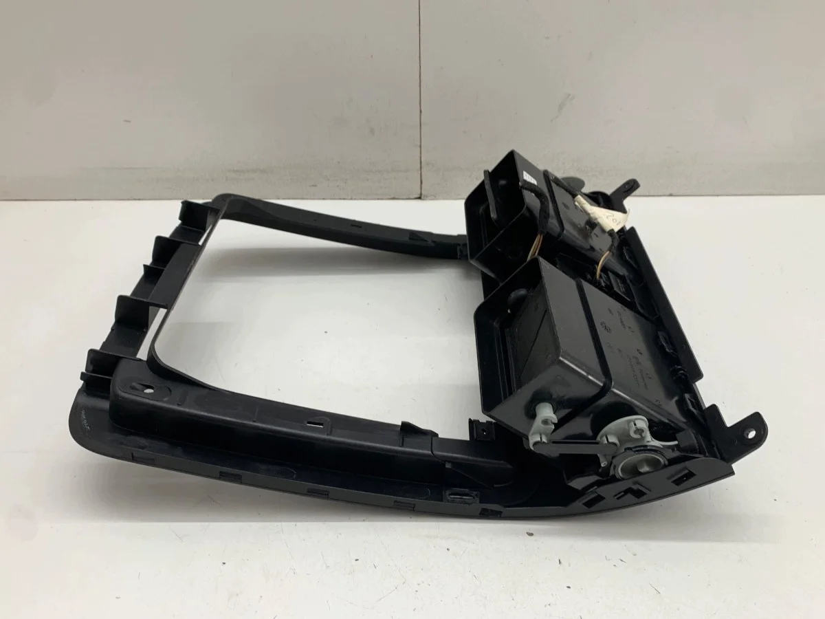 VW Touran Lüftungsgitter vorne Mitte 1T1819728G image 3