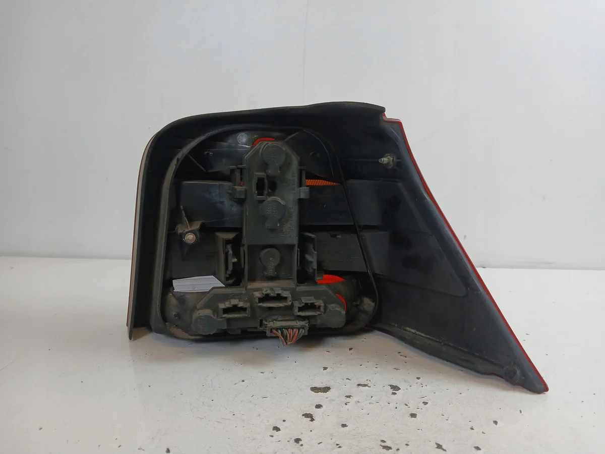 VW Golf IV HB Left Rear Tail Light Dark image 4
