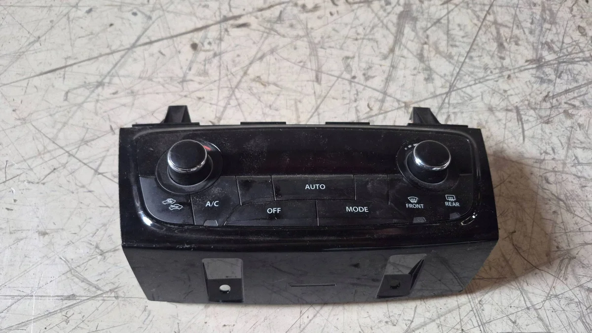 Suzuki Vitara III 15- Paneel Airco 3951054P00
