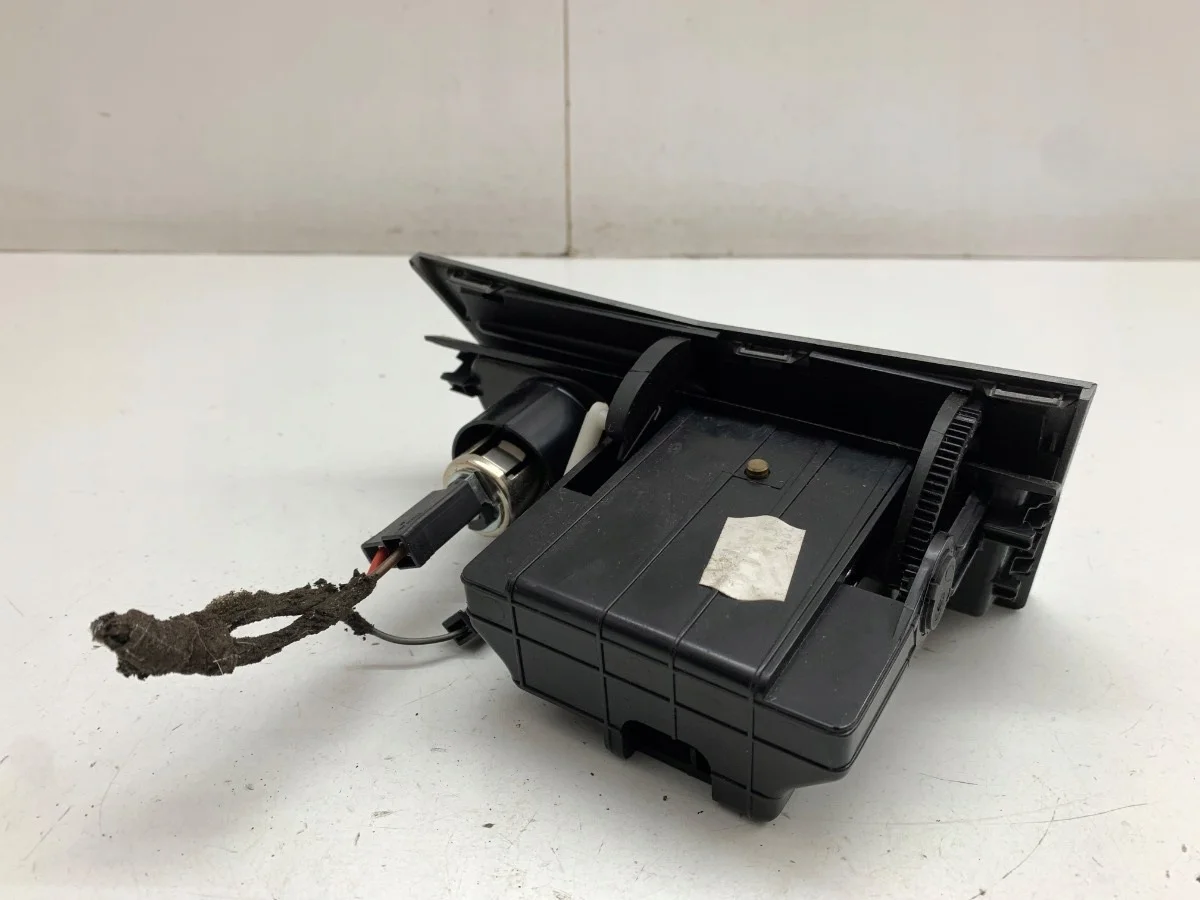 Aschenbecher Opel Astra H 13133284 gebraucht image 3
