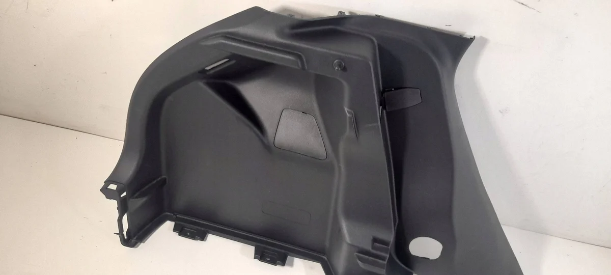 Toyota Yaris IV P21 Seitenverkleidung Kofferraum Links thumbnail 1