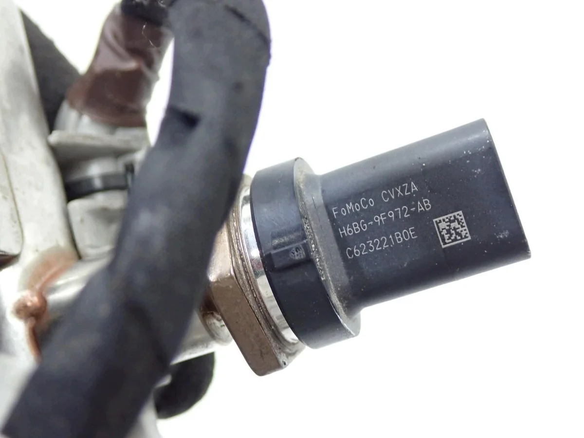 Ford Focus MK4 1.0 EcoBoost Injector Rail image 7