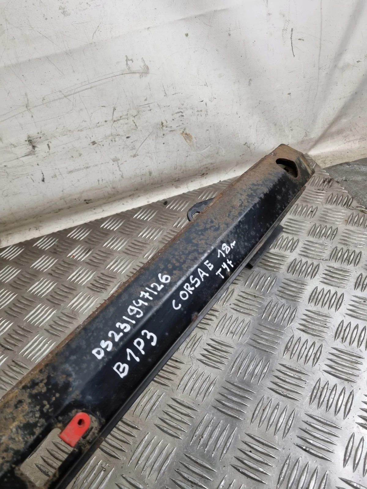 Opel Corsa E takapuskurin vahvikekäyttö image 3