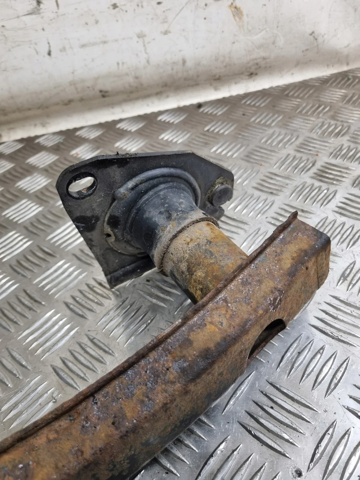 Opel Corsa E takapuskurin vahvikekäyttö image 4