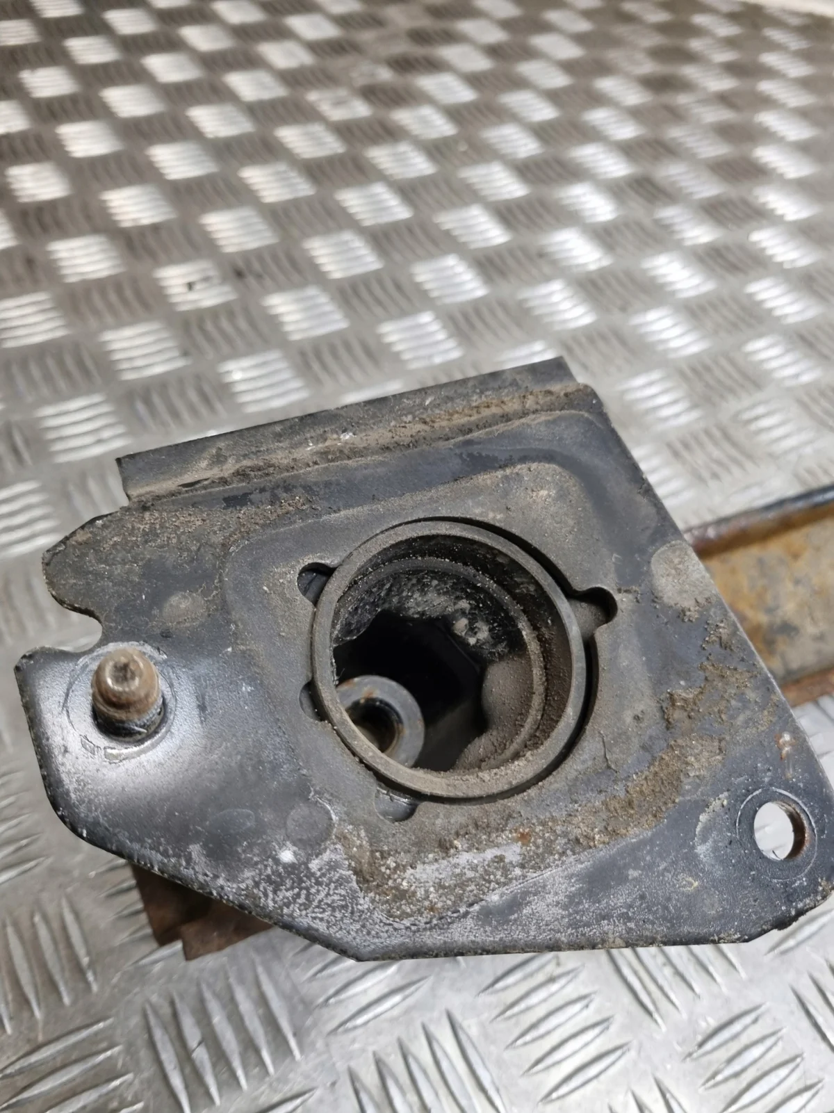 Opel Corsa E takapuskurin vahvikekäyttö image 6