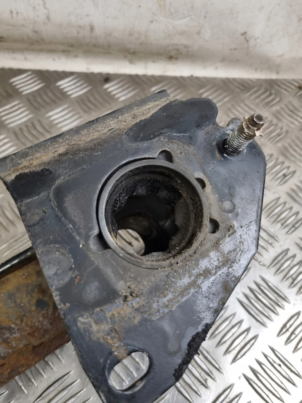 Opel Corsa E takapuskurin vahvikekäyttö image 7