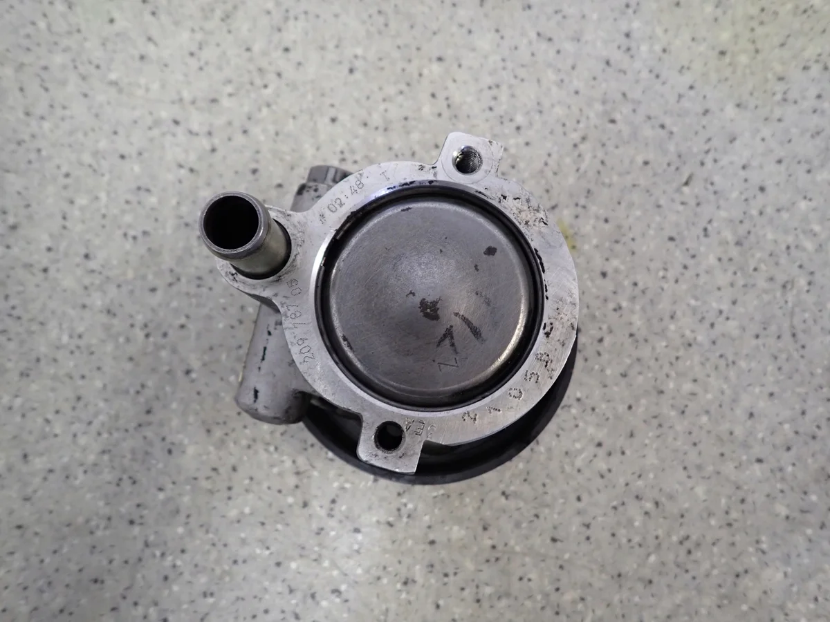 Pompe direction assistée Nissan Primera P12 1.9DCI image 4
