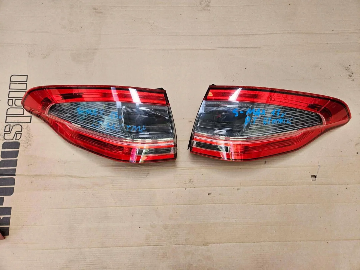 Ajovalo Ford Fiesta Mk8 Vasen Käytetty