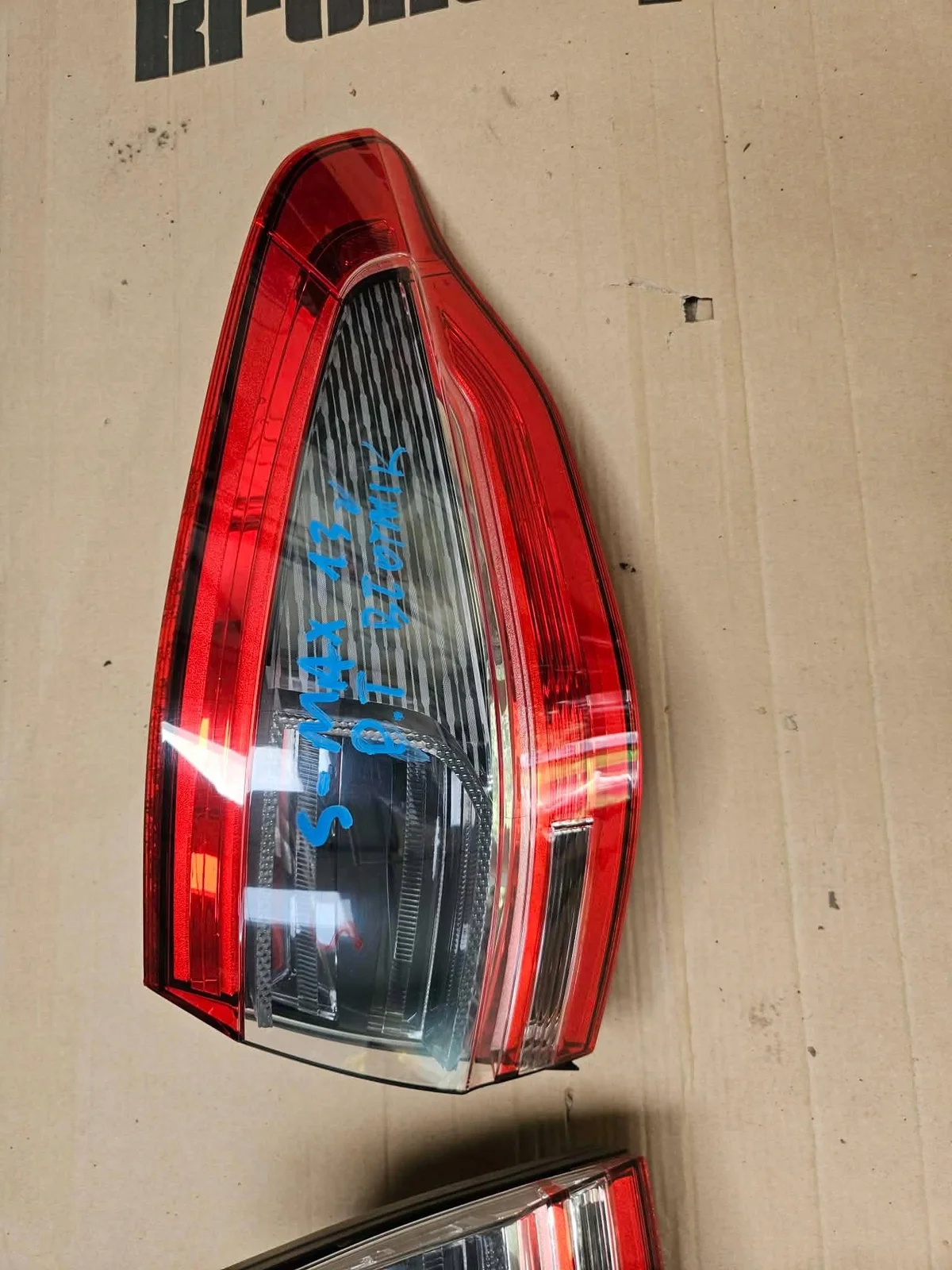 Farol LED Ford Fiesta MK8 Esquerdo Usado image 3