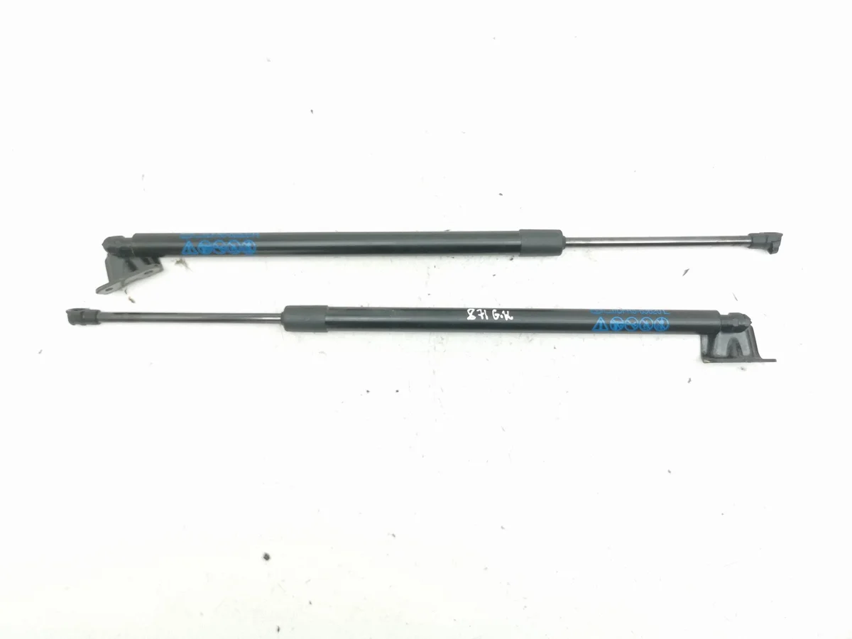 Mazda CX-30 2023 DFR562620R Heckklappen-Stellmotor