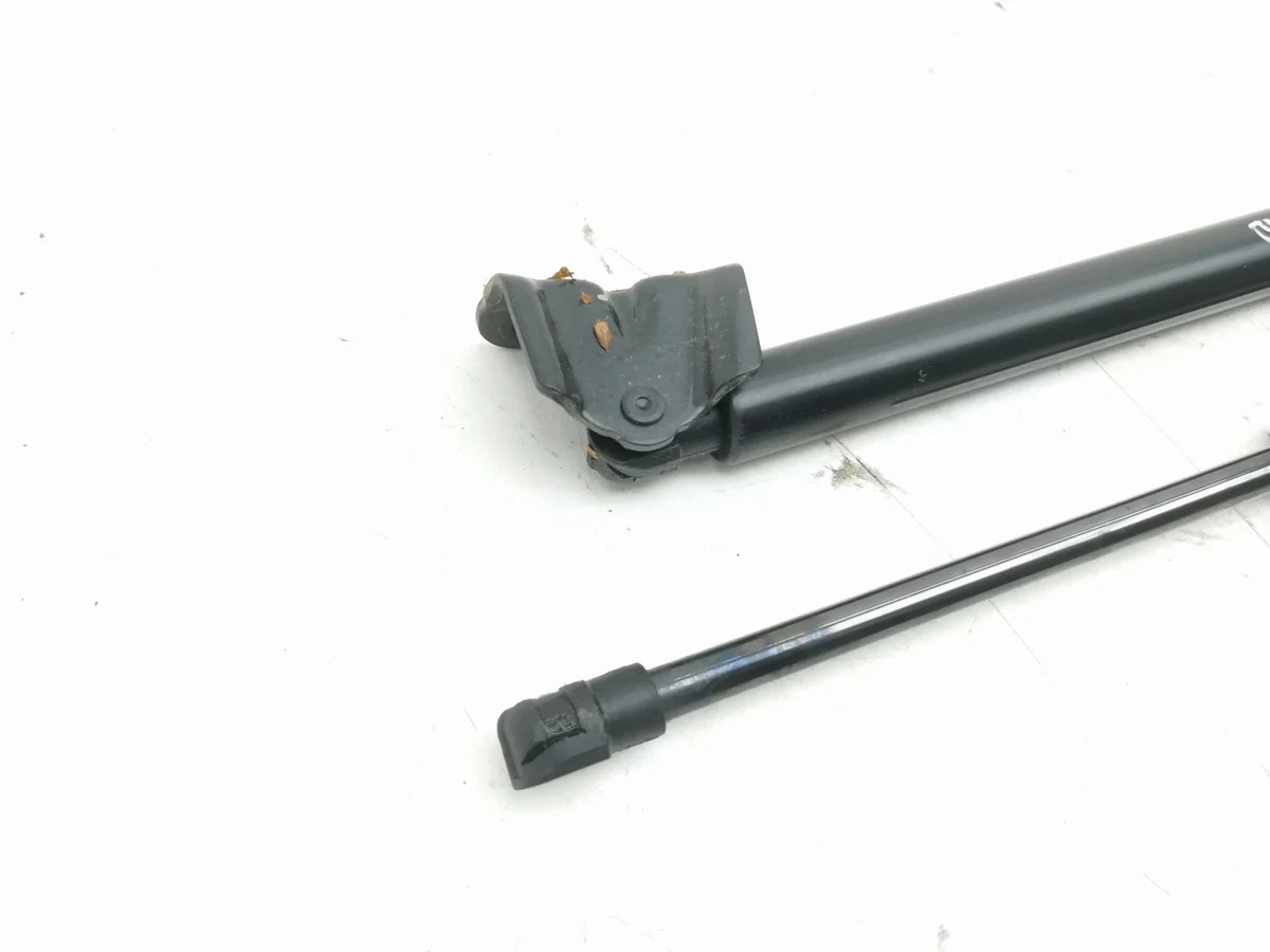 Mazda CX-30 2023 DFR562620R Heckklappen-Stellmotor image 3