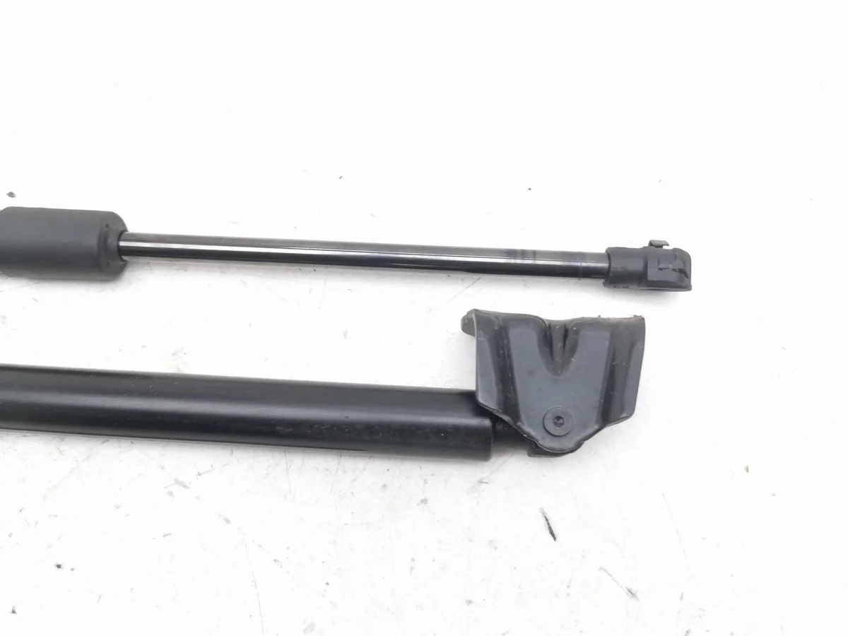 Mazda CX-30 2023 DFR562620R Heckklappen-Stellmotor image 4