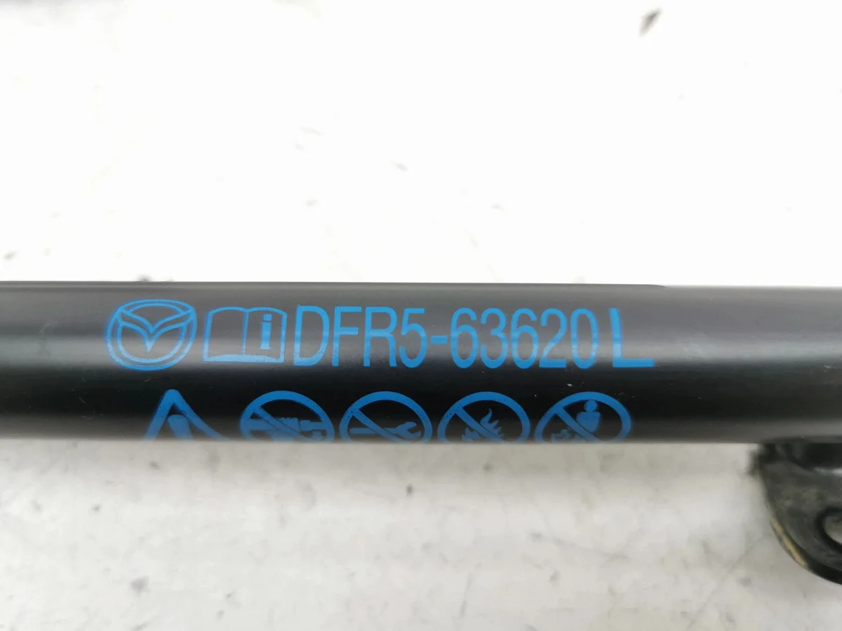 Mazda CX-30 2023 DFR562620R Heckklappen-Stellmotor image 7
