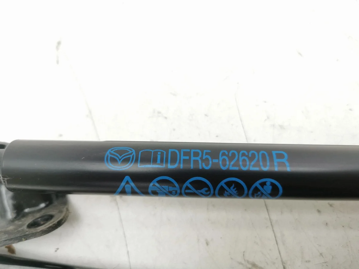Mazda CX-30 2023 DFR562620R Heckklappen-Stellmotor image 9