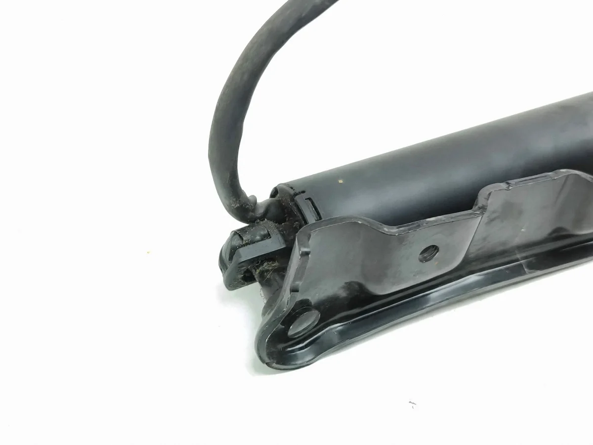 Maserati Levante 2017 Rear Hatch Strut image 3