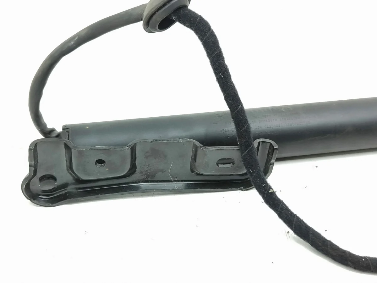 Maserati Levante 2017 Rear Hatch Strut image 5
