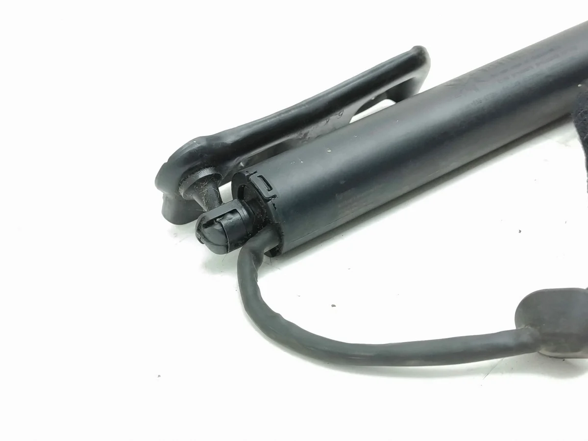 Maserati Levante 2017 Rear Hatch Strut image 9
