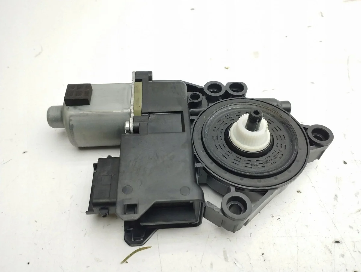 KIA Ceed Front Door Window Motor 2019 82450J7010
