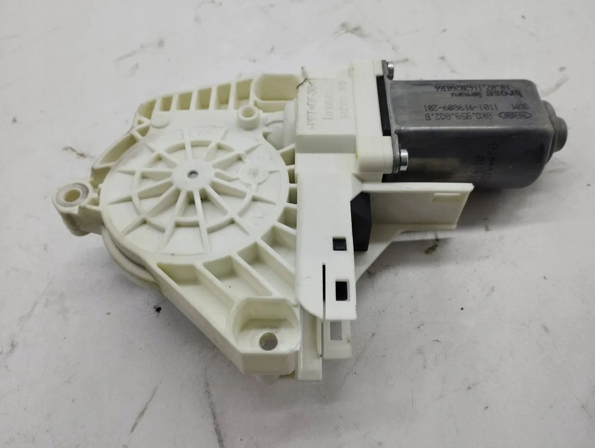 Audi A7 S7 4G lasinostin 8k0959802b