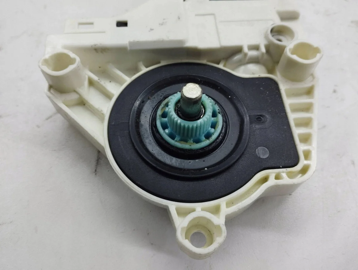 Audi A7 S7 4G Front Door Window Motor 2011 image 3