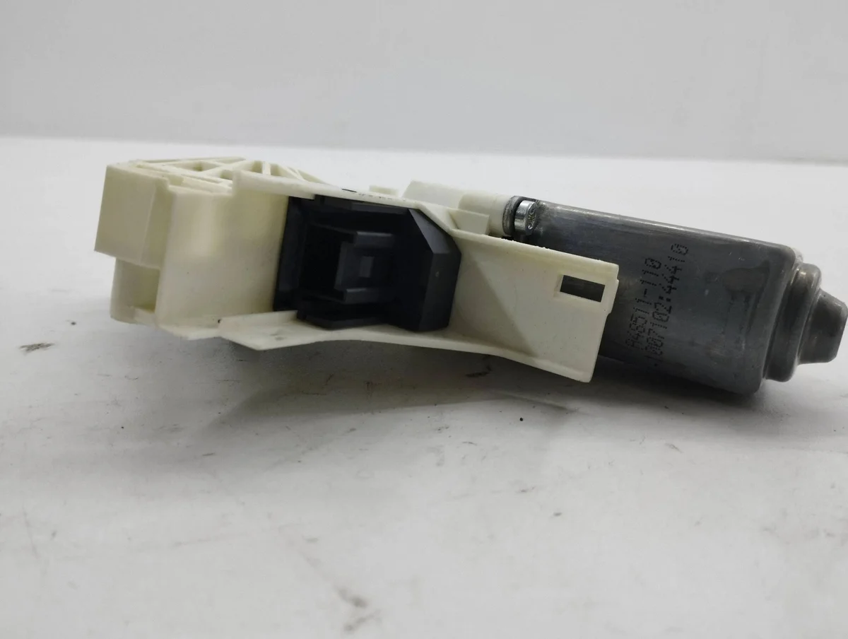 Audi A7 S7 4G Front Door Window Motor 2011 image 6