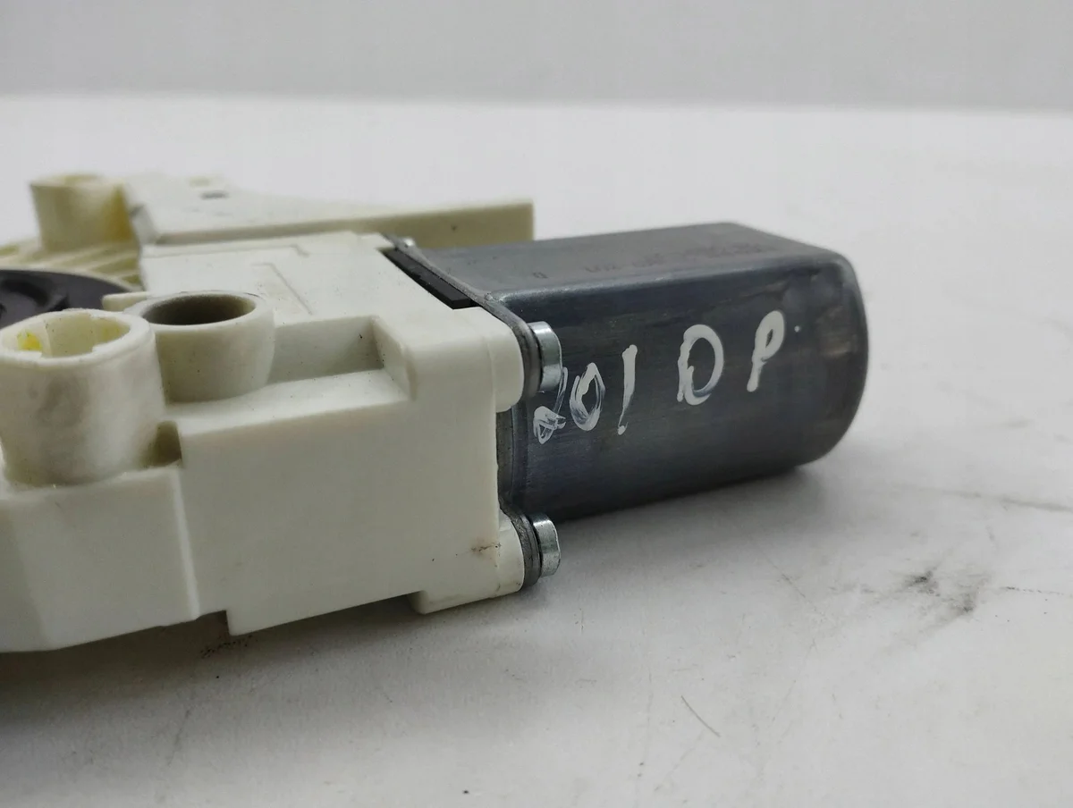 Audi A7 S7 4G Front Door Window Motor 2011 image 7