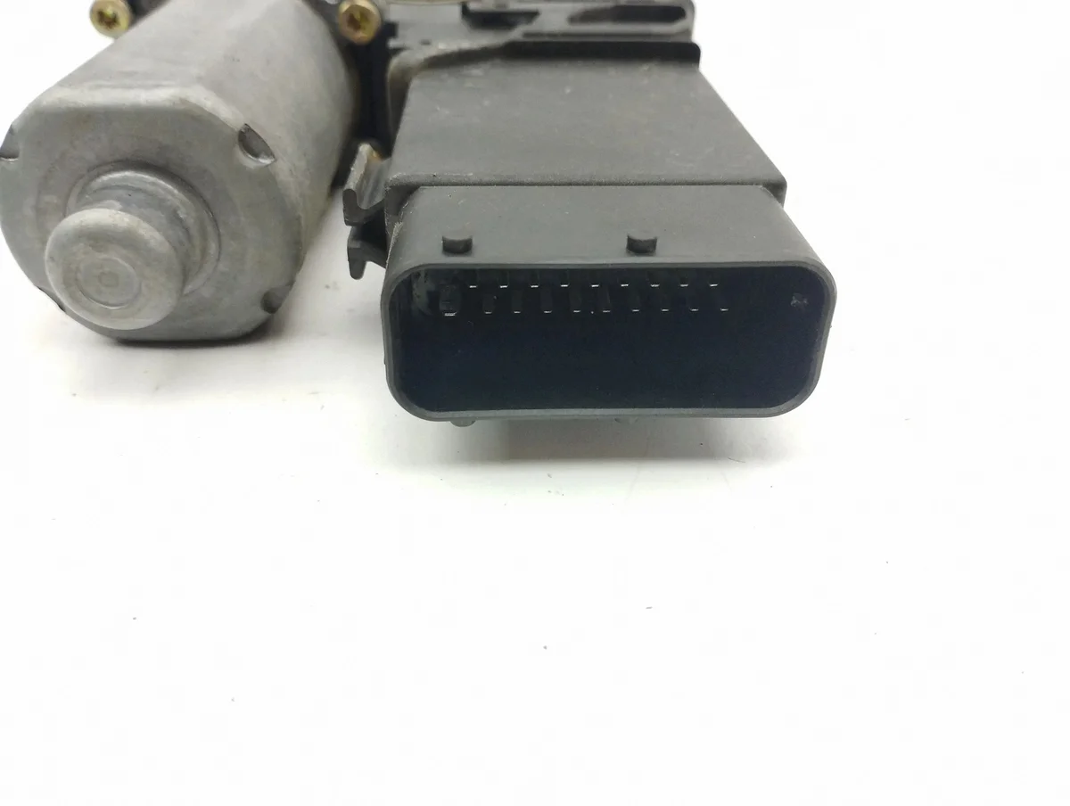 VW Passat B5.5 Front Door Window Motor Used image 5