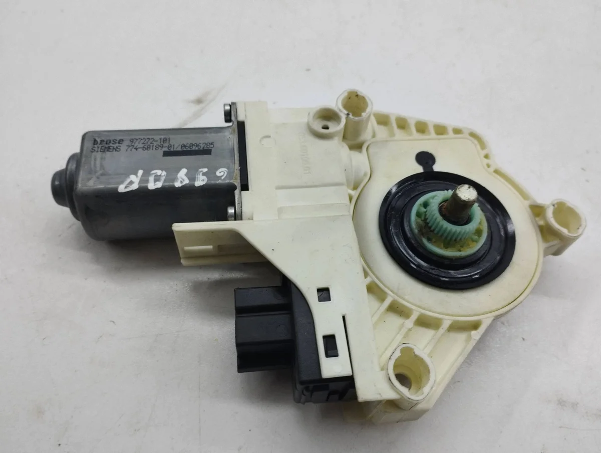 Audi Q7 4L Silniczek szyby 4L0959802 image 3