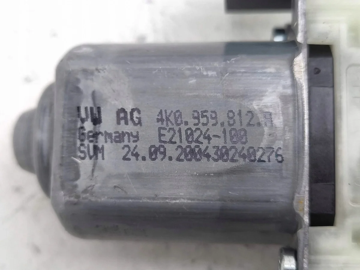 VW ID.3 Front Door Window Motor Used 4K0959812A image 7