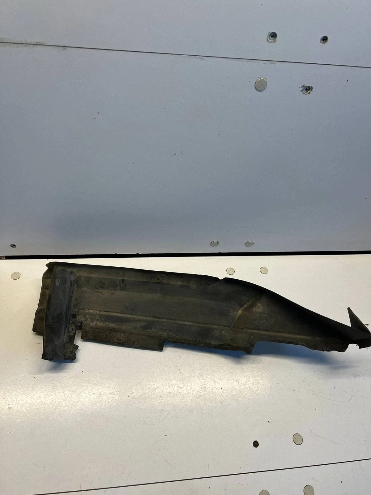Audi Q3 8U 8U0821170 Moldura Direita Usada