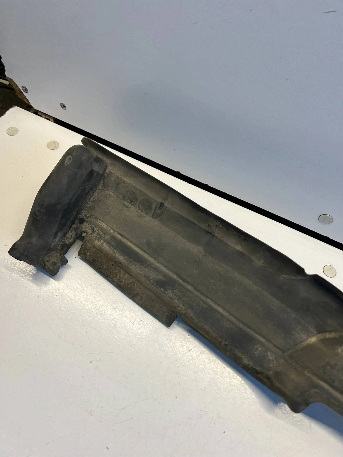 Audi Q3 8U 8U0821170 Moldura Direita Usada image 3