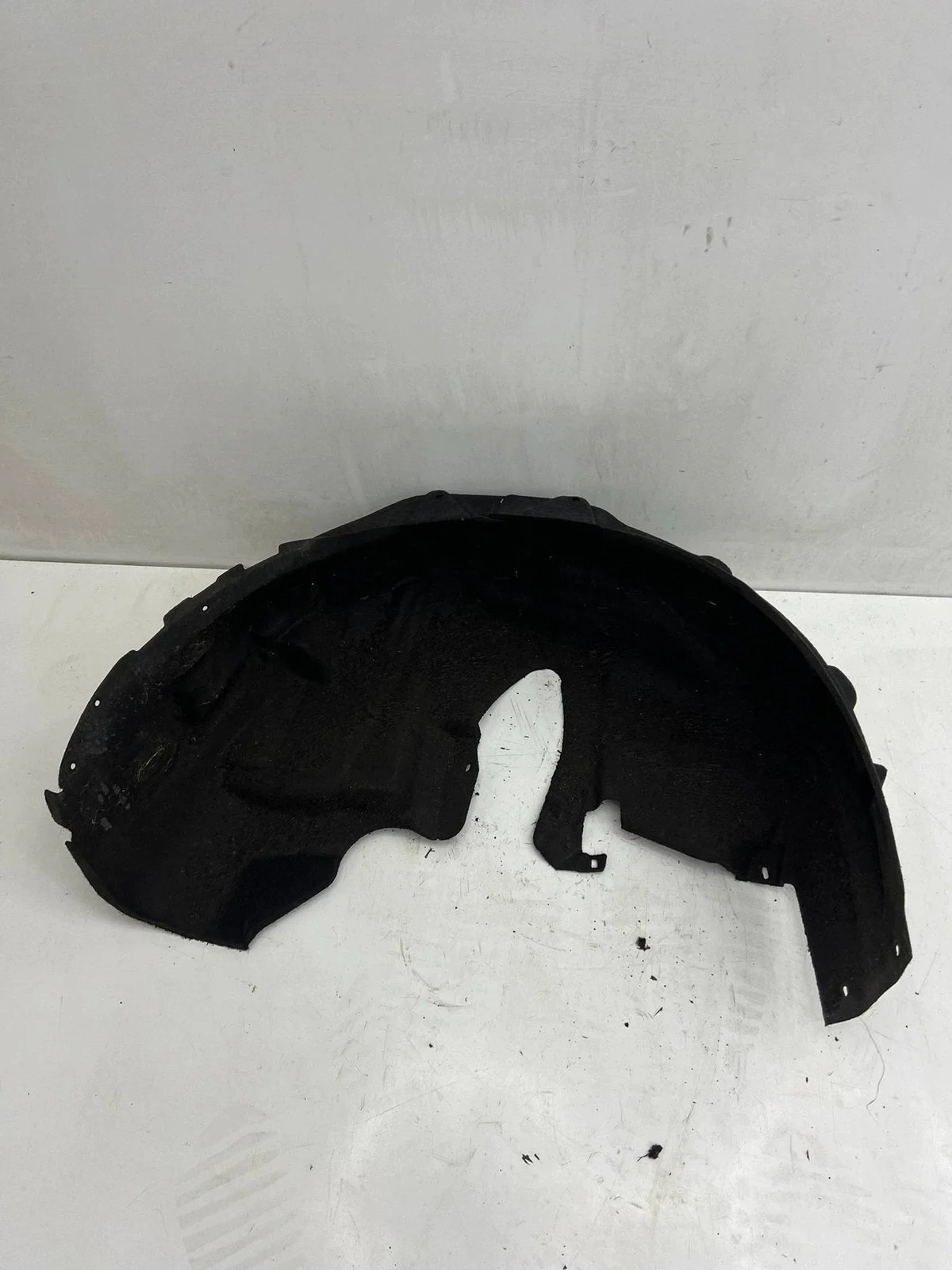 Audi Q3 8U takalokasuoja oikea 8U0810172D