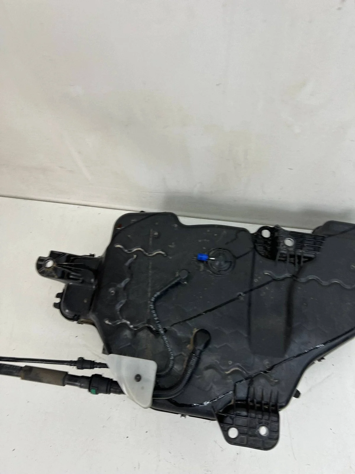 AdBlue Tank Audi Q3 8U 2.0 TDI thumbnail 3