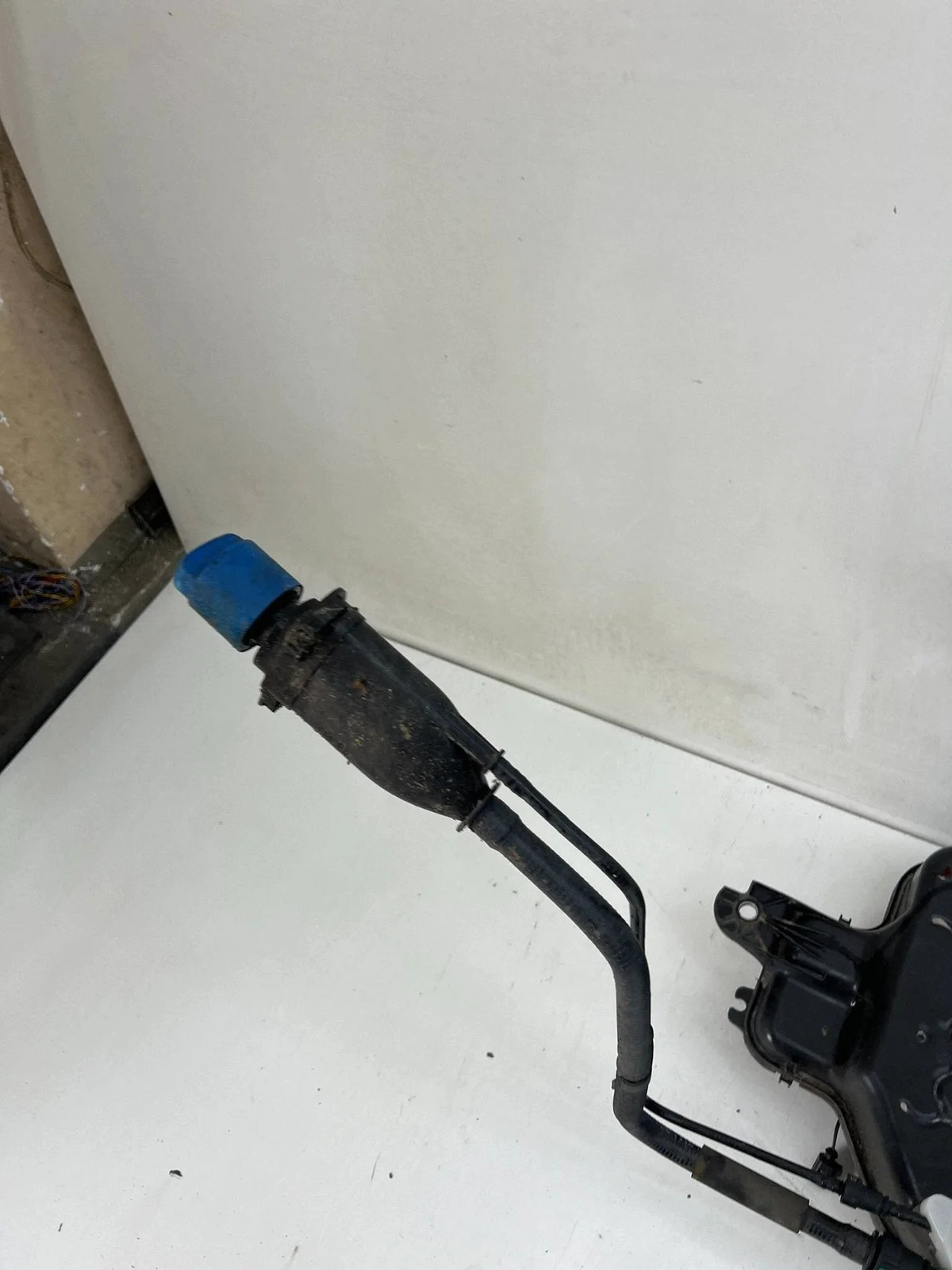 AdBlue Tank Audi Q3 8U 2.0 TDI thumbnail 4