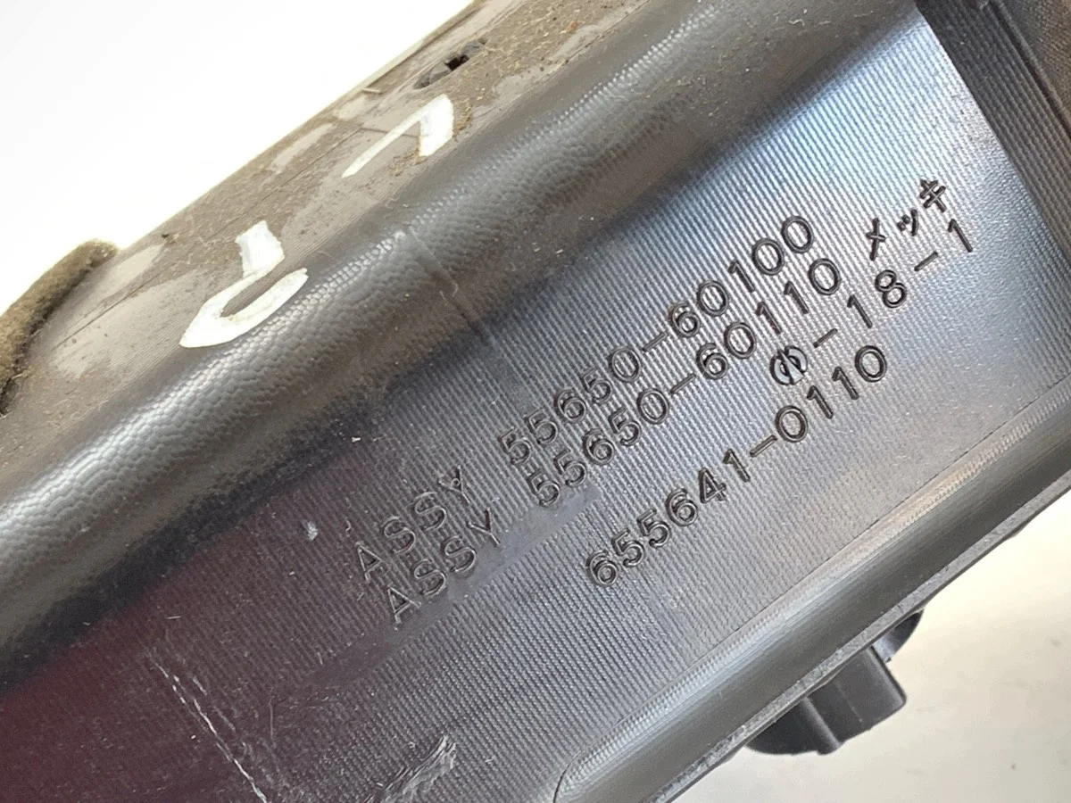 Gitter Lüftung Links Vorne Toyota Land Cruiser J12 image 3