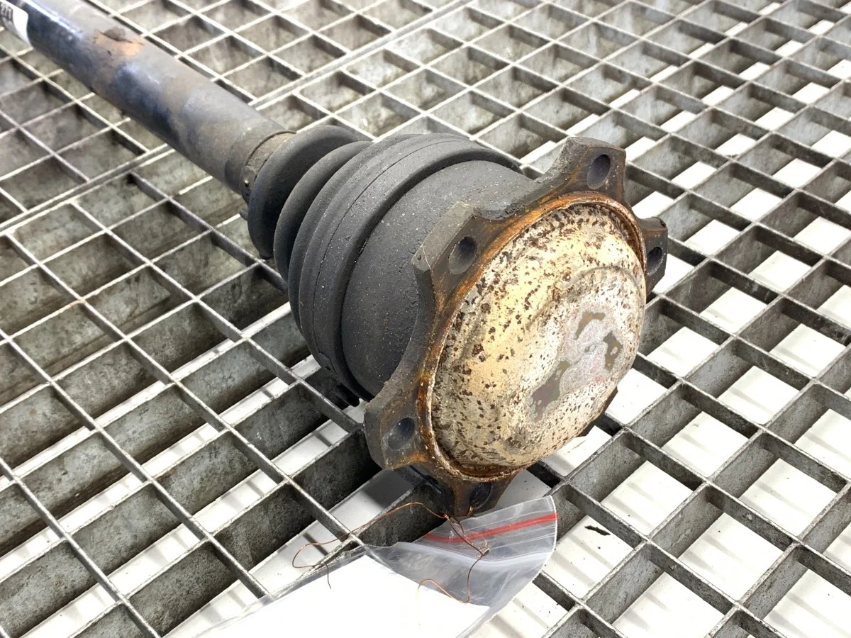 Drivaxel vänster fram VW Passat B5 FL image 3