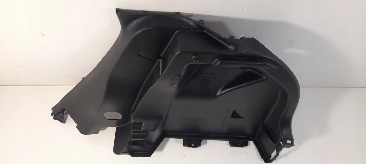 TOYOTA YARIS IV verhoilu oikea 64730-K0050 image 4