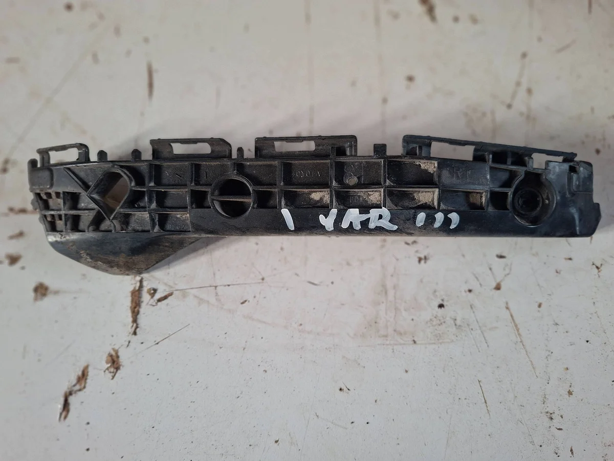 Support pare-chocs arrière gauche Toyota Yaris III
