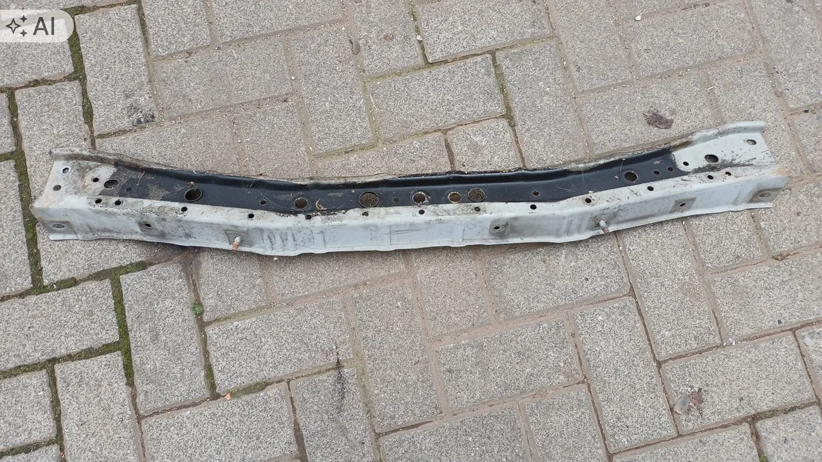 Nissan Micra K13 balk för kylare